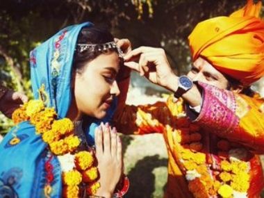 Amala Paul marries longtime boyfriend, Mumbai-based singer Bhavninder Singh in private ceremony Amala Paul marries longtime boyfriend, Mumbai-based singer Bhavninder Singh in private ceremony