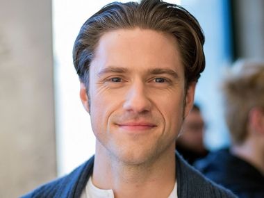 Coronavirus Outbreak: American actor, singer Aaron Tveit self-quarantines after testing positive Coronavirus Outbreak: American actor, singer Aaron Tveit self-quarantines after testing positive