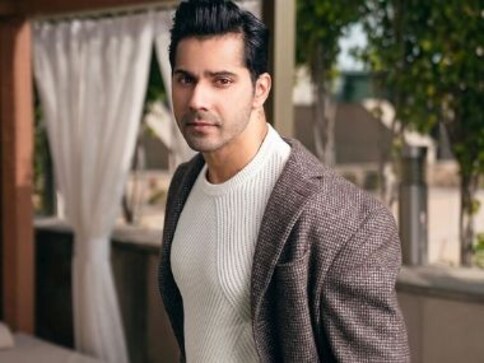 Coronavirus Outbreak: Varun Dhawan urges followers to practice social distancing in his lockdown-themed rap video Coronavirus Outbreak: Varun Dhawan urges followers to practice social distancing in his lockdown-themed rap video