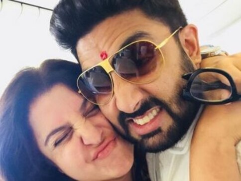 Coronavirus Outbreak: Farah Khan thanks Abhishek Bachchan for donating Rs 1 lakh to her daughter's charity drive Coronavirus Outbreak: Farah Khan thanks Abhishek Bachchan for donating Rs 1 lakh to her daughter's charity drive
