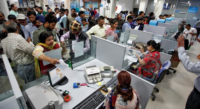Indians switch to bank deposits as concerns grow over debt funds; Templeton's announcement sees heavy inflows into bank schemes Indians switch to bank deposits as concerns grow over debt funds; Templeton's announcement sees heavy inflows into bank schemes