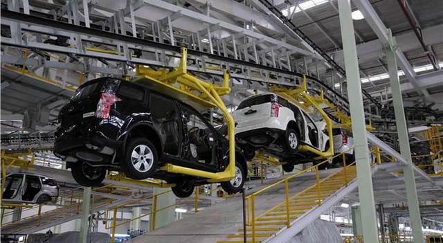 Lockdown 3.0: Some auto companies resume production, others prepare to restart manufacturing Lockdown 3.0: Some auto companies resume production, others prepare to restart manufacturing