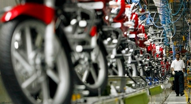 Bajaj Auto dealerships, service centres reopen in several parts of India after relaxing lockdown guidelines Bajaj Auto dealerships, service centres reopen in several parts of India after relaxing lockdown guidelines