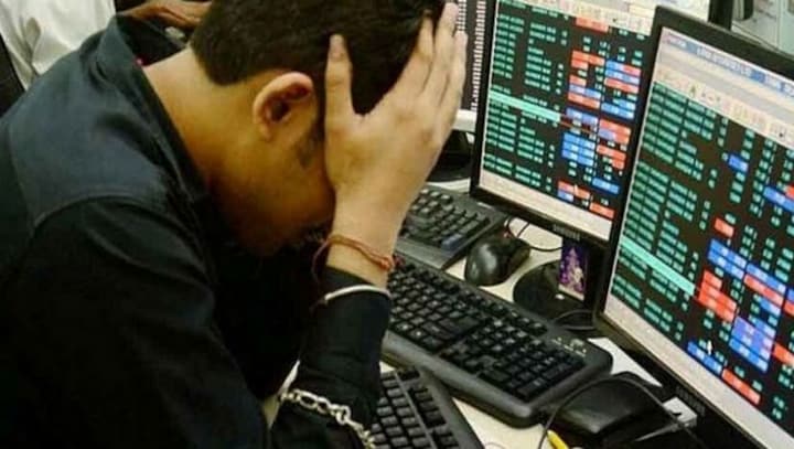 Sensex drops 260 points, Nifty settles below 9,050-mark at close of trading session; banking, financial stocks drag