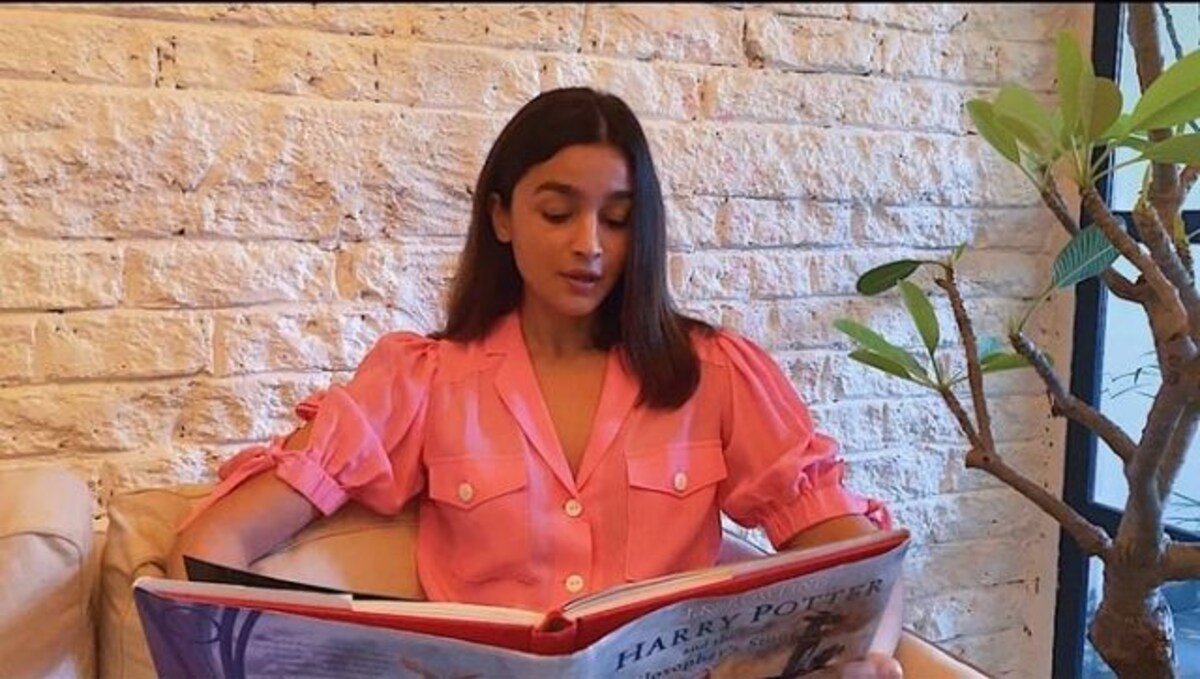 Alia Bhatt Joins Jk Rowling S Harry Potter From Home Initiative Reads Chapter From The Sorcerer S Stone With Alec Baldwin Entertainment News Firstpost alia bhatt joins jk rowling s harry