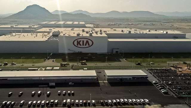 Kia Motors launches refreshed version of SUV Seltos; prices start at Rs 9.89 lakh in Delhi Kia Motors launches refreshed version of SUV Seltos; prices start at Rs 9.89 lakh in Delhi