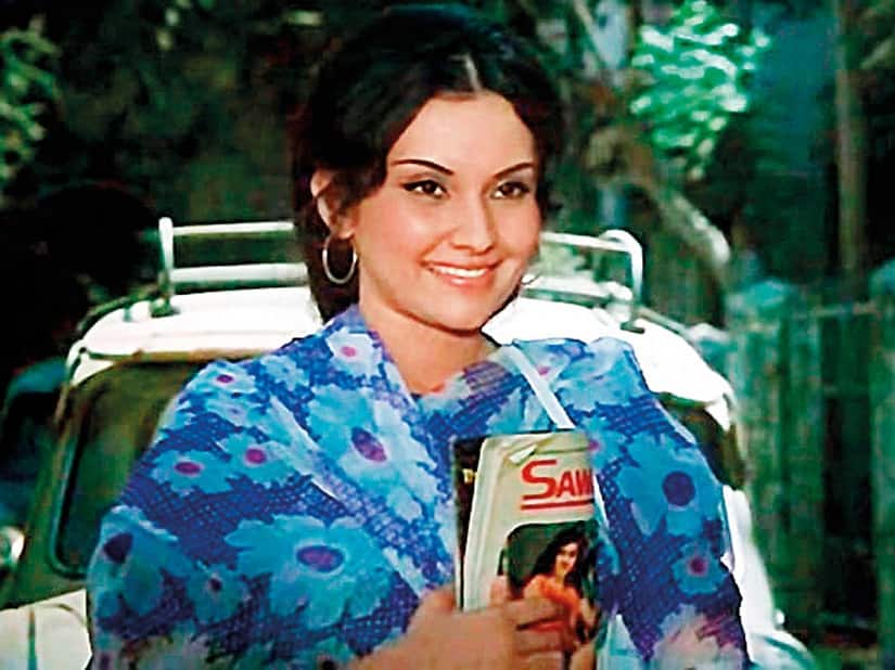 Vidya Sinha in a still from Rajnigandha
