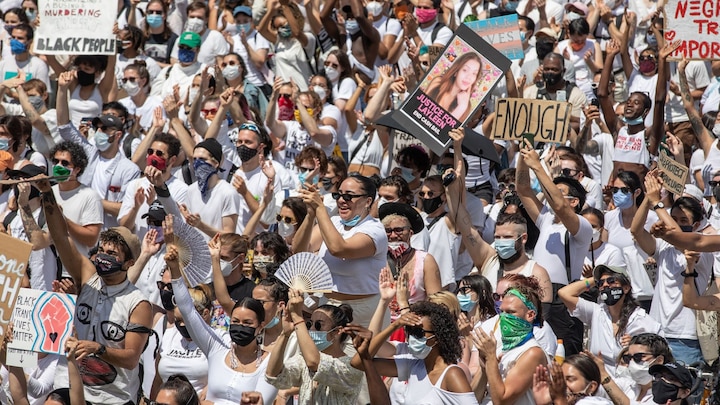 In US, African-American protesters send out a powerful message of reform by dressing in their 'Sunday-best'