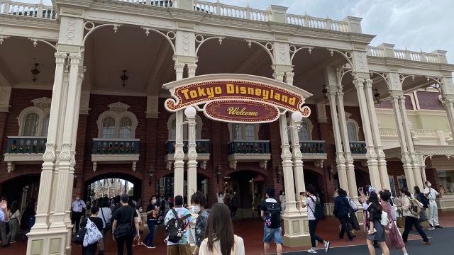 Coronavirus Outbreak: Tokyo Disneyland reopens at 50 percent capacity after four months of closure Coronavirus Outbreak: Tokyo Disneyland reopens at 50 percent capacity after four months of closure