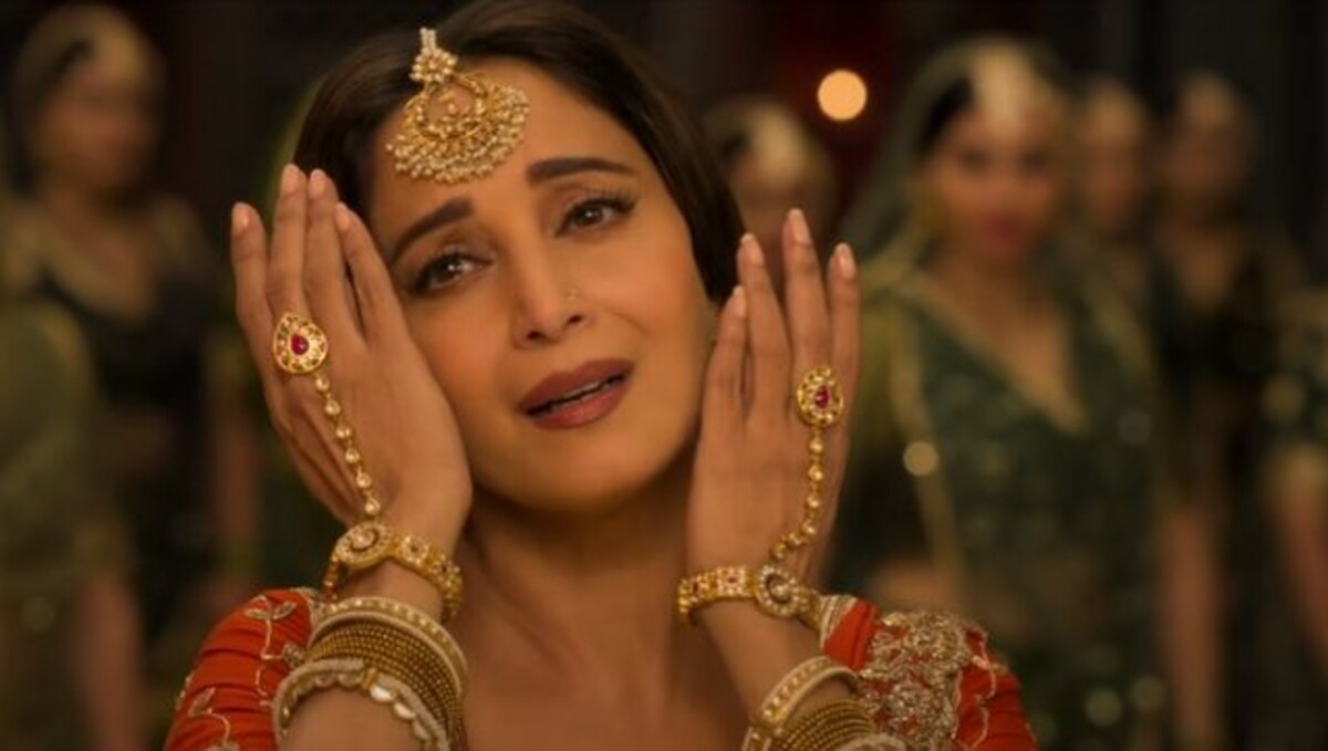 How Saroj Khan Madhuri Dixit Depicted Longing Through Their Storied Song And Dance Collaborations Entertainment News Firstpost Mundian to bach ke is the breakthrough song of english musician panjabi mc. how saroj khan madhuri dixit depicted