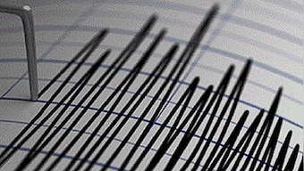 Undersea earthquake of 7.7 magnitude sets off small tsunami in South Pacific islands