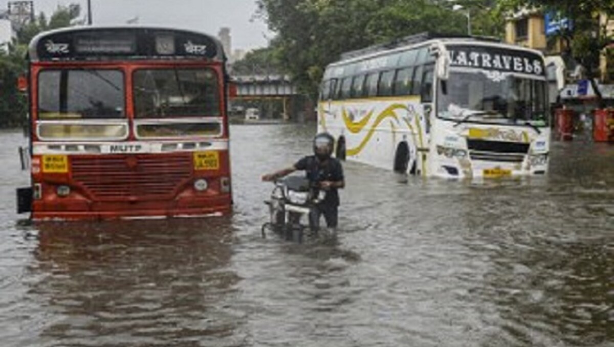 Mumbai Rains Updates South Mumbai Waterlogged After Hours Of Heavy Rains Rainfall To Continue Tomorrow Says Imd India News Firstpost