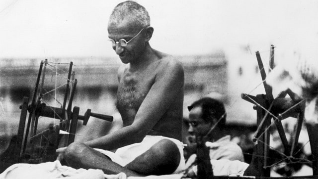 Mahatma Gandhi illustration vector imageGandhi#Mahatma#illustration#image |  Independence day drawing, Human figure sketches, Pencil drawing images