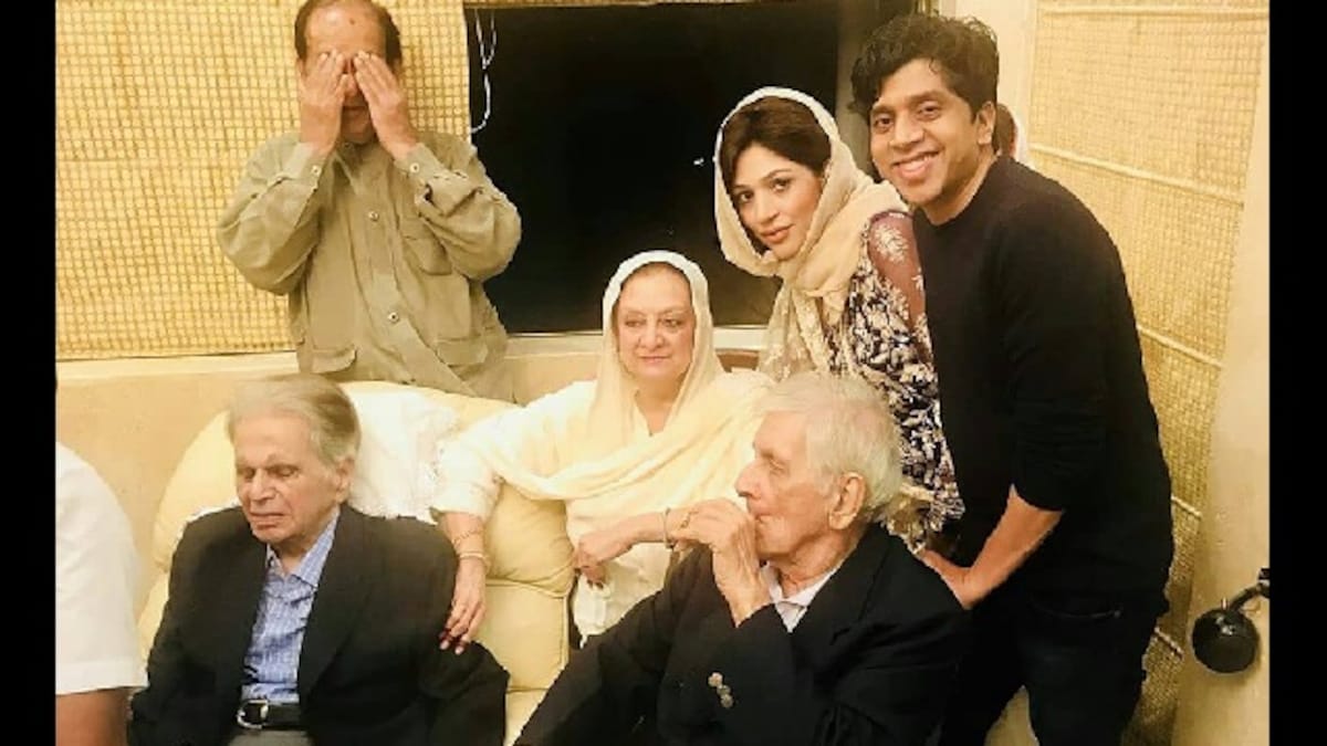 Dilip Kumar S Brother Aslam Khan Dies At 88 In Mumbai Of Covid 19 Complications Entertainment News Firstpost