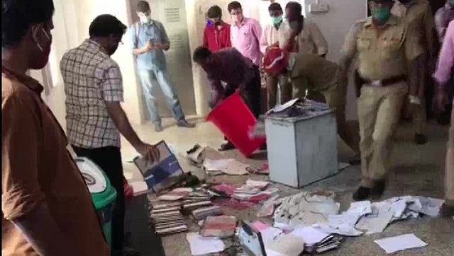 Fire breaks out at Kerala Secretariat, Opposition terms it 'conspiracy to destroy evidence' in gold smuggling case Fire breaks out at Kerala Secretariat, Opposition terms it 'conspiracy to destroy evidence' in gold smuggling case