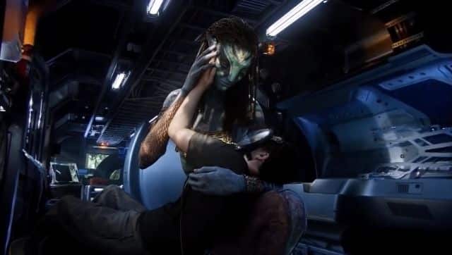 Neytiri cradles Jake’s human form