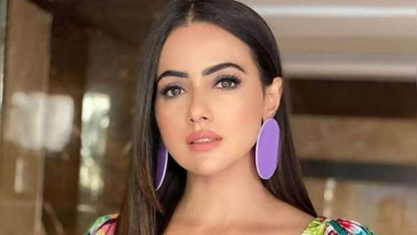 Bigg Boss 6 contestant and Bollywood actor Sana Khan quits showbiz, says 'will serve humanity'