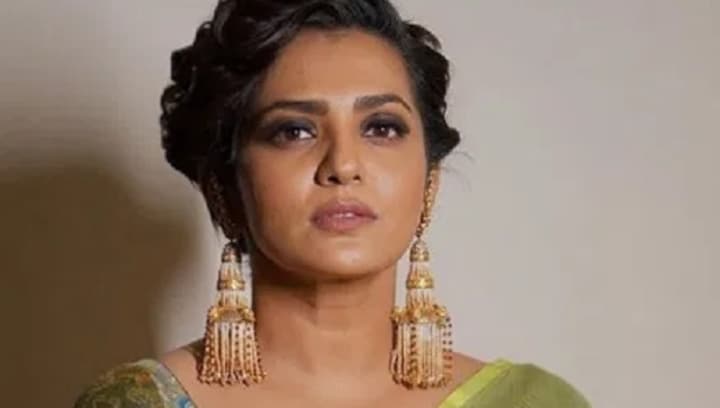 Parvathy condemns Kerala govt's decision to hold swearing-in ceremony with 500 guests