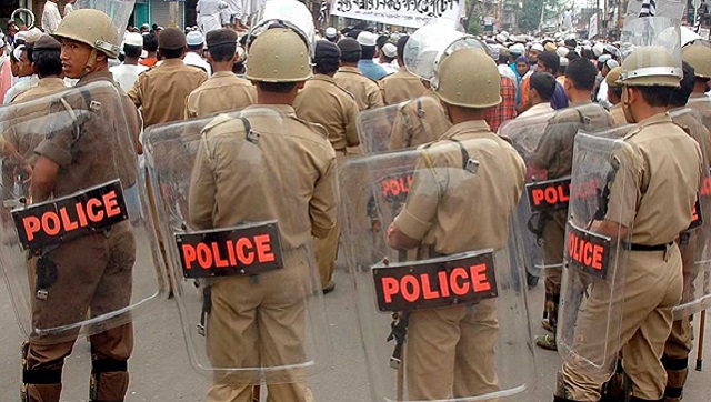 Three injured as clashes break out in Gujarat's Kutch during rally to collect funds for Ram temple Three injured as clashes break out in Gujarat's Kutch during rally to collect funds for Ram temple