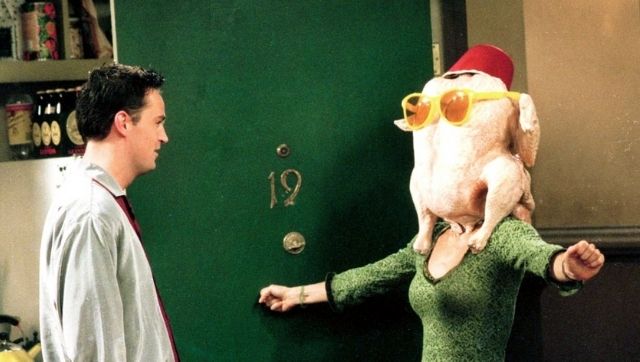 Friends star Courtney Cox recreates Monica Geller's Turkey head dance for Thanksgiving Friends star Courtney Cox recreates Monica Geller's Turkey head dance for Thanksgiving