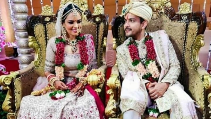 Singer Aditya Narayan marries longtime girlfriend, actor Shweta Agarwal in intimate ceremony in Mumbai