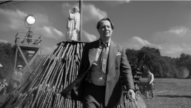 Mank movie review: David Fincher’s Netflix film is a deeply personal tale of a writer and his greatest work Mank movie review: David Fincher’s Netflix film is a deeply personal tale of a writer and his greatest work