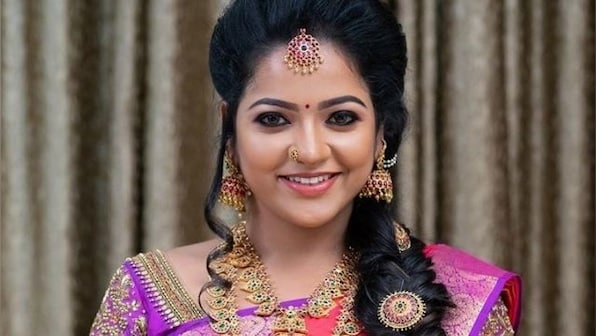 VJ Chithra, Tamil TV actress, host, found dead in Chennai hotel room; police investigating cause