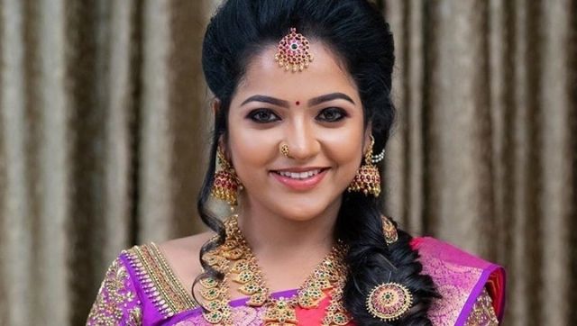 VJ Chithra, Tamil TV actress, host, found dead in Chennai hotel room; police investigating cause VJ Chithra, Tamil TV actress, host, found dead in Chennai hotel room; police investigating cause