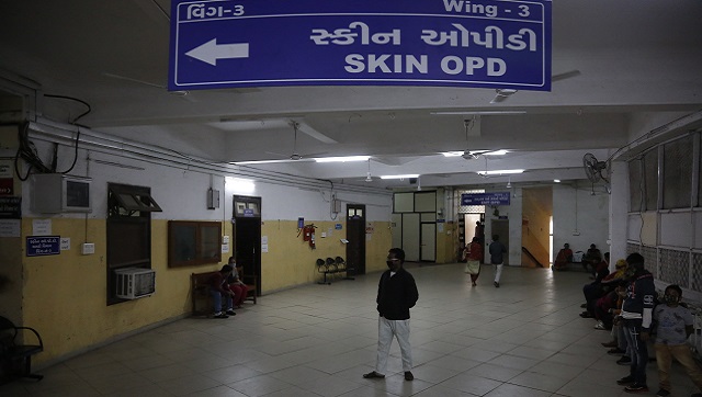 Doctors sport black badges, shut non-essential services against Centre's decision to allow Ayush physicians to perform surgeries Doctors sport black badges, shut non-essential services against Centre's decision to allow Ayush physicians to perform surgeries