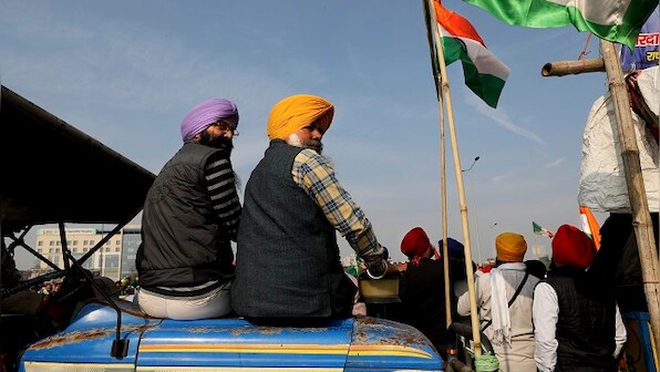Farmers reject Centre's letter for talks, say 'concrete solution' needed; Maharashtra farmers march to Delhi