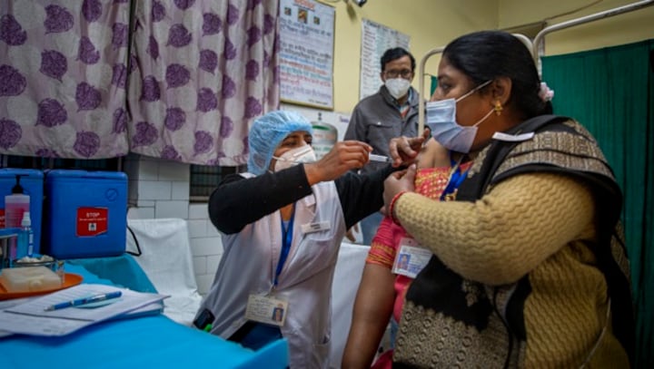 COVID-19 cases surge: Centre flags gaps in containment measures of three states, bans Remdesivir exports