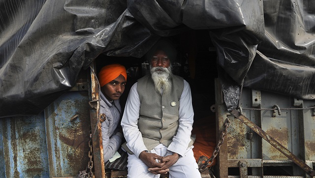 Centre, farmers set to resume talks over agri laws, MSP today; protesters endure heavy rains, cold weather Centre, farmers set to resume talks over agri laws, MSP today; protesters endure heavy rains, cold weather