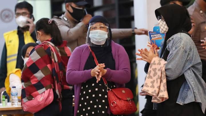 Indonesian Sriwijaya Air flight goes missing with 62 onboard minutes after take-off; airlines say plane was 'airworthy'