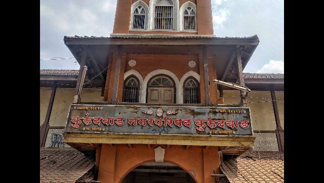 The Kurundvad Municipal Council passed a law which has allowed family members of deceased individuals to obtain compensation of Rs 2000 to perform the last rites. 