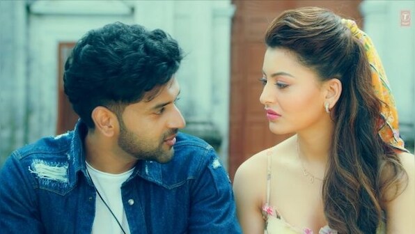 Watch: Urvashi Rautela, Guru Randhawa seen romancing in ‘Doob Gaye’
