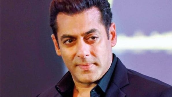 'Tiger bhi zinda hai, saanp bhi zinda hai,' says Salman Khan as he narrates snake bite incident