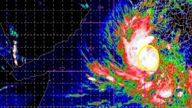 Cyclone Tauktae intensifies, moves towards Gujarat coast; storm won't affect Mumbai, says IMD Cyclone Tauktae intensifies, moves towards Gujarat coast; storm won't affect Mumbai, says IMD