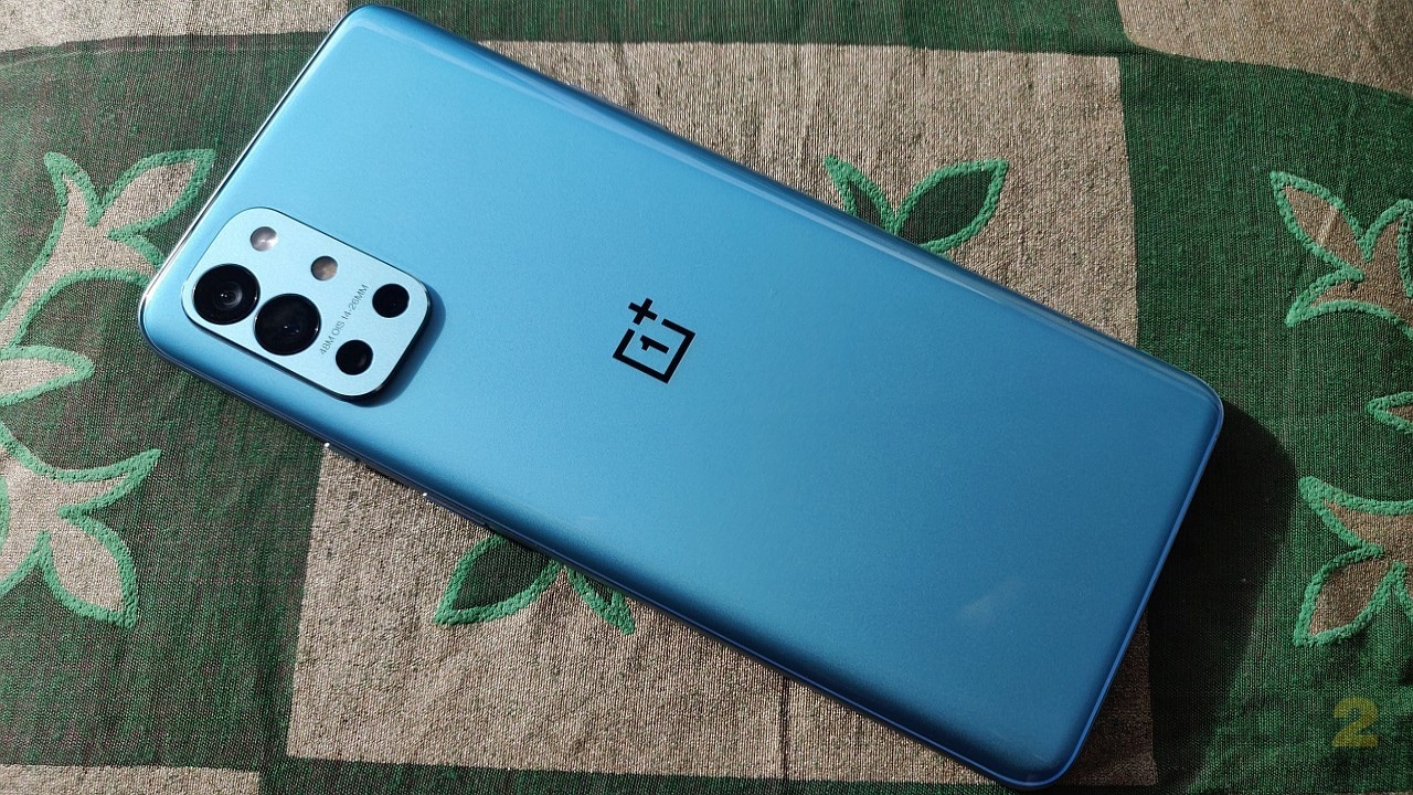 Oneplus 9r Review Rebadged Oneplus 8t Offers Better Value For Money Than Oneplus 9 Tech Reviews Firstpost