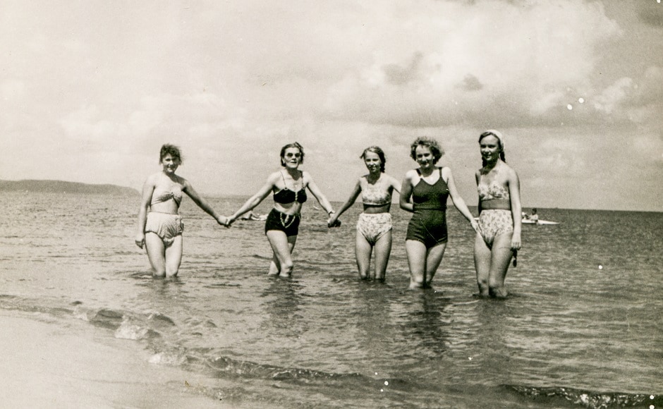1625489467_POLANDCIRCA1940sVintageportraitoffourwomenbathinginsea.jpg
