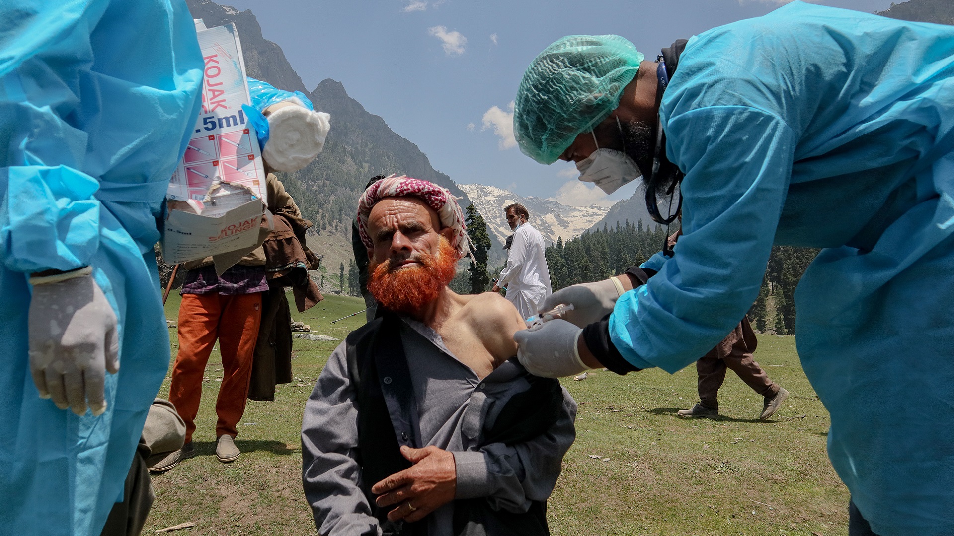 Kashmir's healthcare workers go the extra mile to vaccinate shepherd populace against COVID-19 Kashmir's healthcare workers go the extra mile to vaccinate shepherd populace against COVID-19