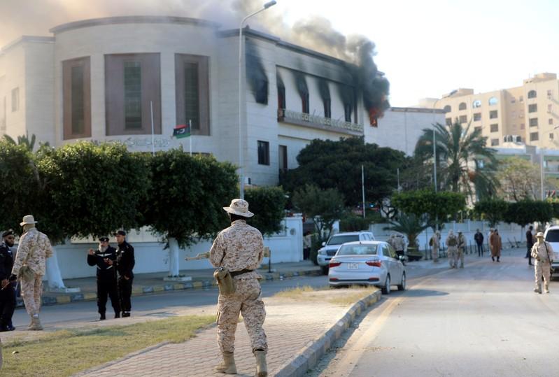 Militia groups battle in Libyan capital breaking fourmonth truce