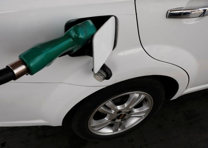 Oil prices edge down as U.S. fuel stockpiles grow more than expected Oil prices edge down as U.S. fuel stockpiles grow more than expected