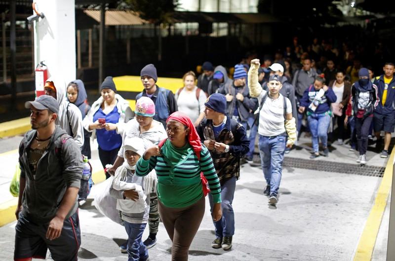 New caravan of Central American migrants crosses into Mexico