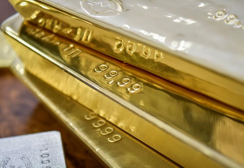 Gold bounces as global growth worries weigh on equities