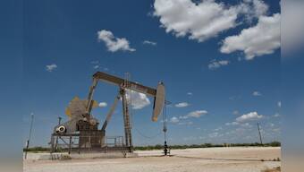 Oil slips as EU seeks to trade with Iran, U.S. gasoline prices fall