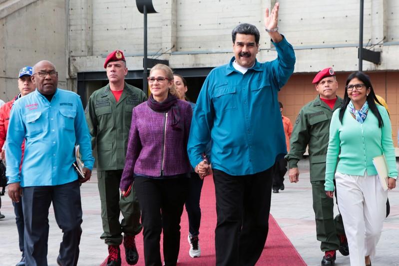 Venezuelans march against Maduro US mulls recognizing rival Guaido
