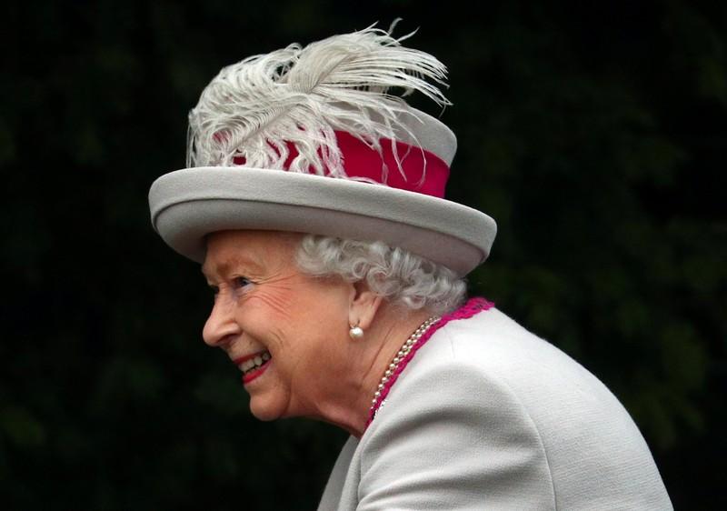 Queen sends a Brexit message to UK politicians end your bickering