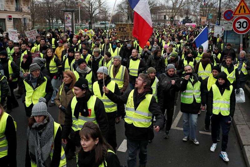 French yellow vests defy Macron with fresh protests
