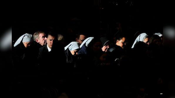 Pope apologises for &quot;bad example&quot; of slapping arm of pilgrim who tugged him