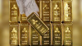Gold rises to near 7-year high on U.S.-Iran conflict; palladium breaches $2,000